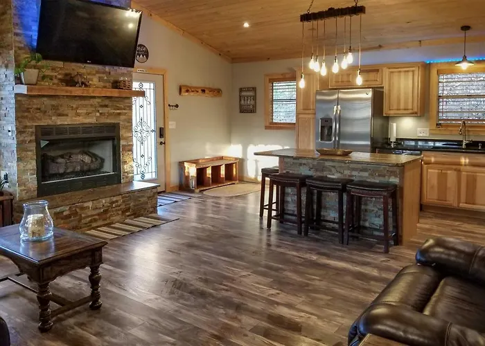 Secluded Cabin With Hot Tub, 3 Mi To Pigeon Forge!